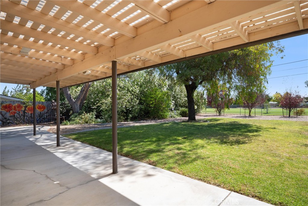 1523 Country Club Dr, Paso Robles, CA 93446