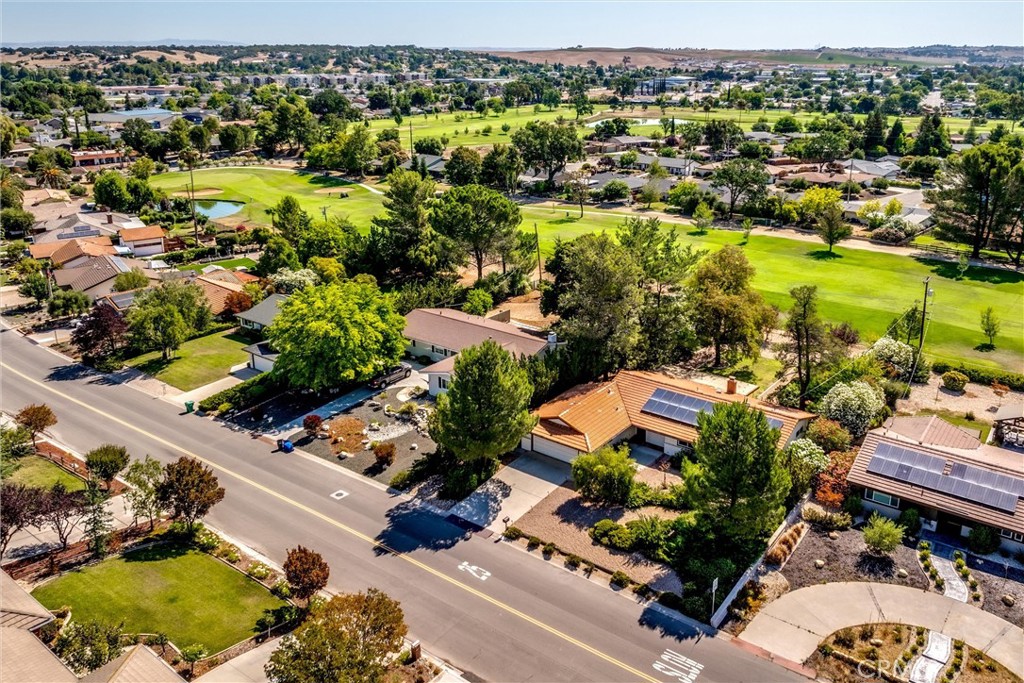 1523 Country Club Dr, Paso Robles, CA 93446