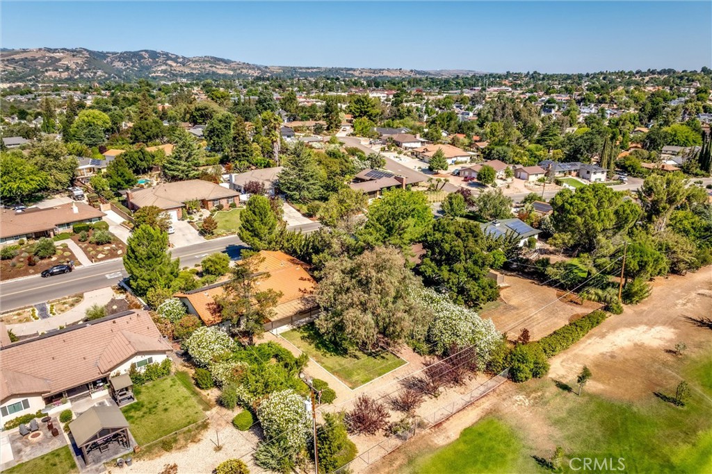 1523 Country Club Dr, Paso Robles, CA 93446