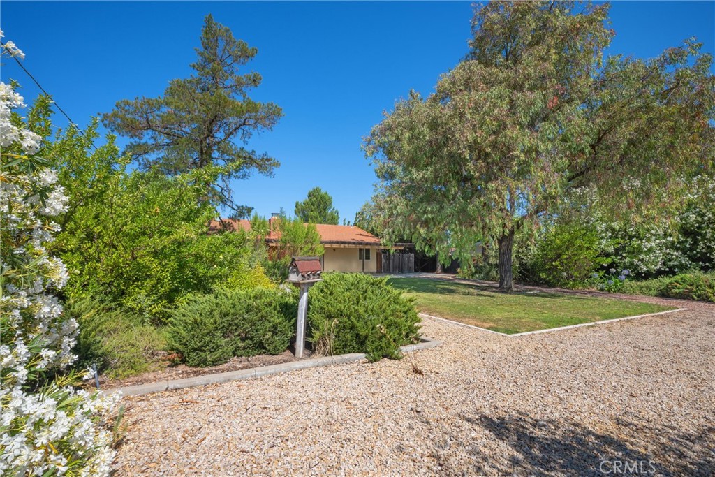 1523 Country Club Dr, Paso Robles, CA 93446