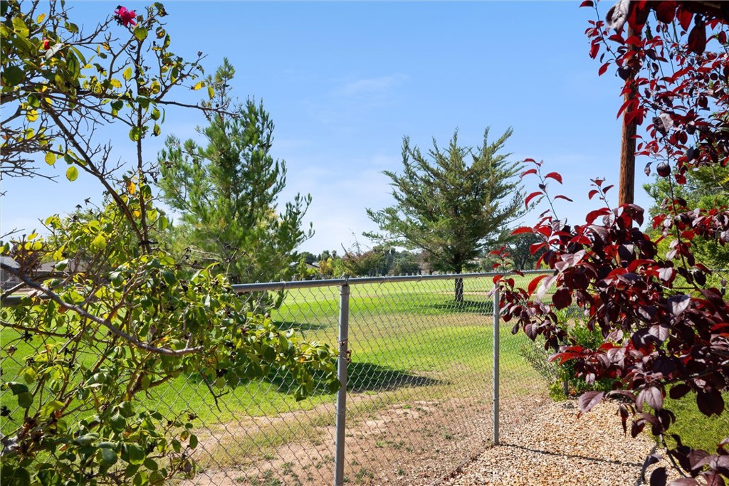 1523 Country Club Dr, Paso Robles, CA 93446