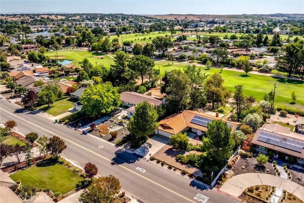 1523 Country Club Dr, Paso Robles, CA 93446