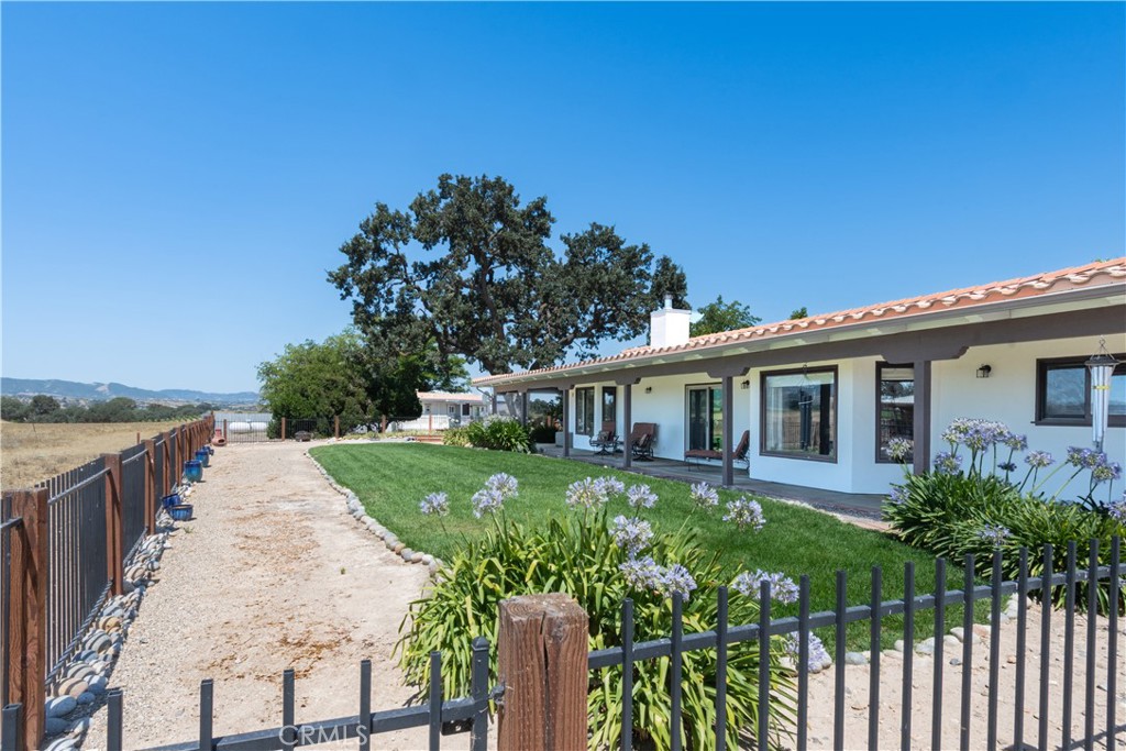 1675 Adobe Rd, Paso Robles, CA 93446