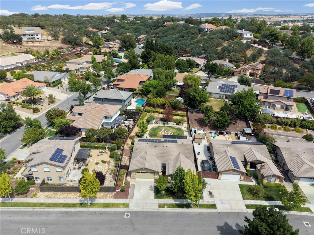 1204 Grassy Hollow, Paso Robles, CA 93446