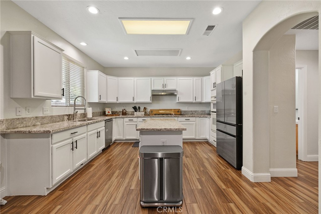 3320 W Glendale, Visalia, CA 93291