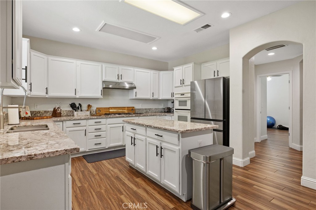 3320 W Glendale, Visalia, CA 93291