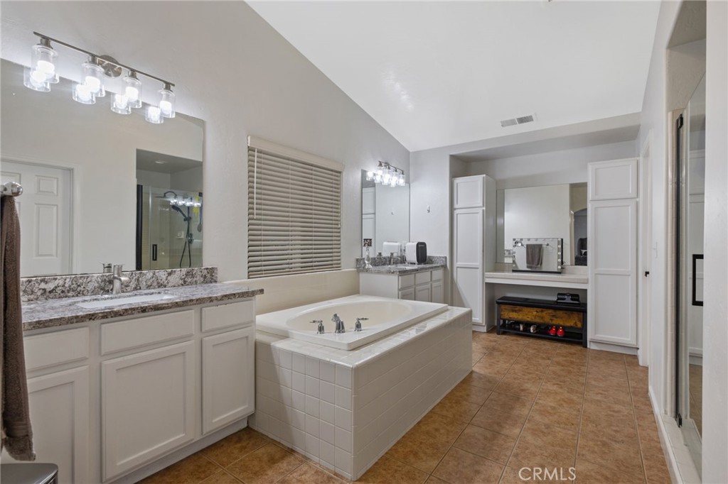3320 W Glendale, Visalia, CA 93291