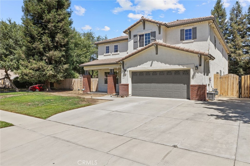3320 W Glendale, Visalia, CA 93291