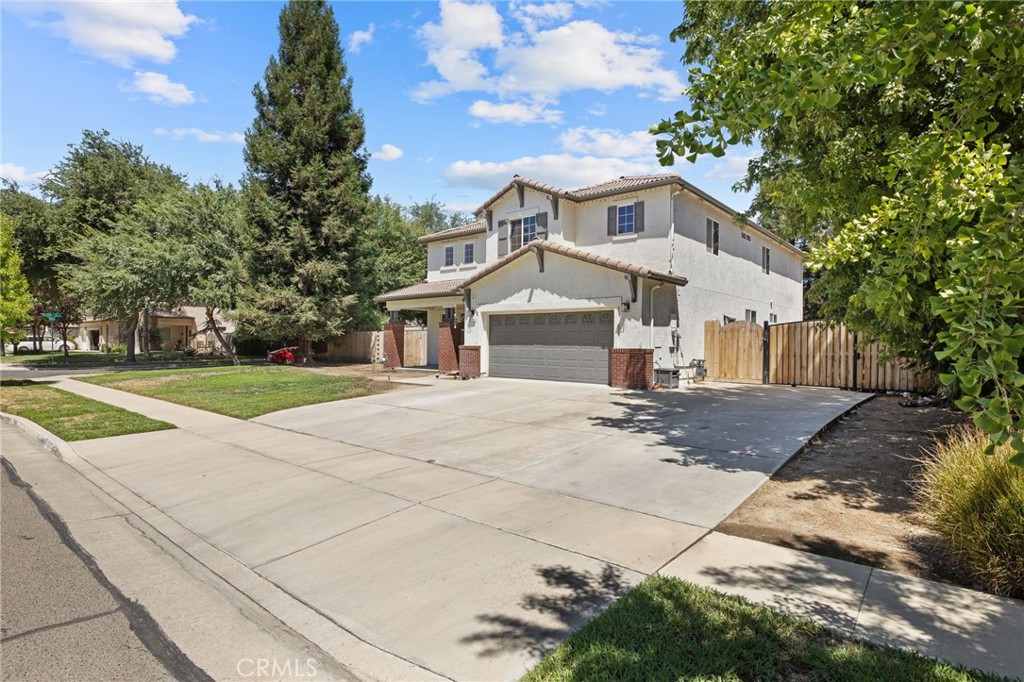3320 W Glendale, Visalia, CA 93291