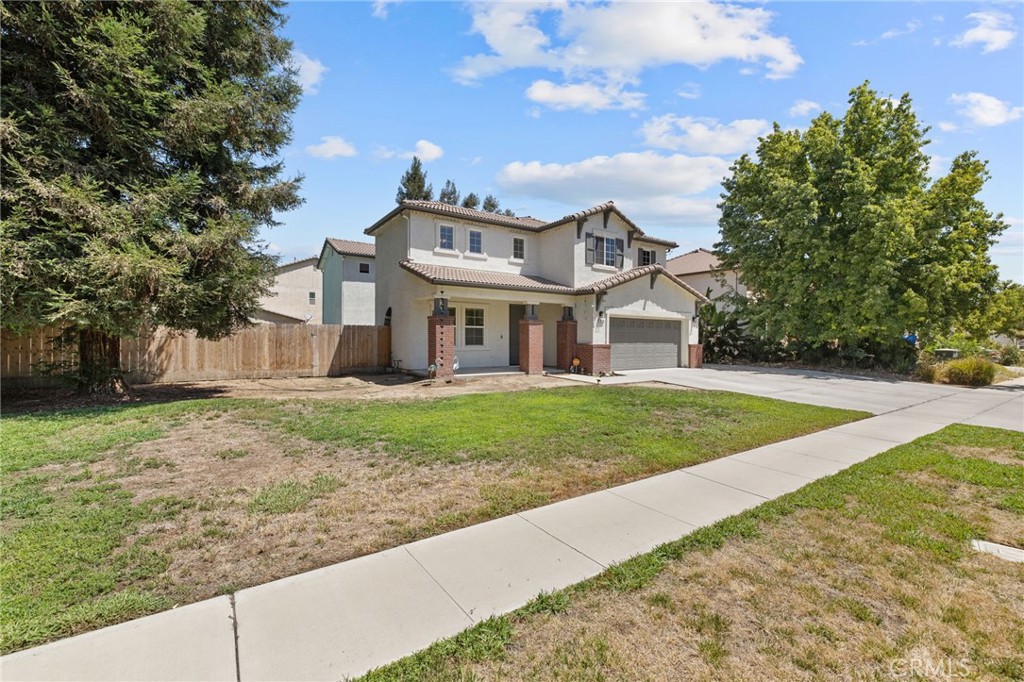 3320 W Glendale, Visalia, CA 93291