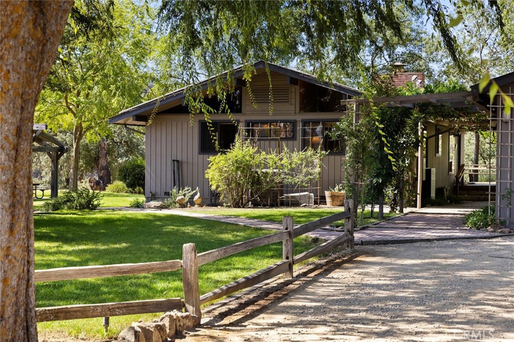7172 Town Creek, Paso Robles, CA 93446