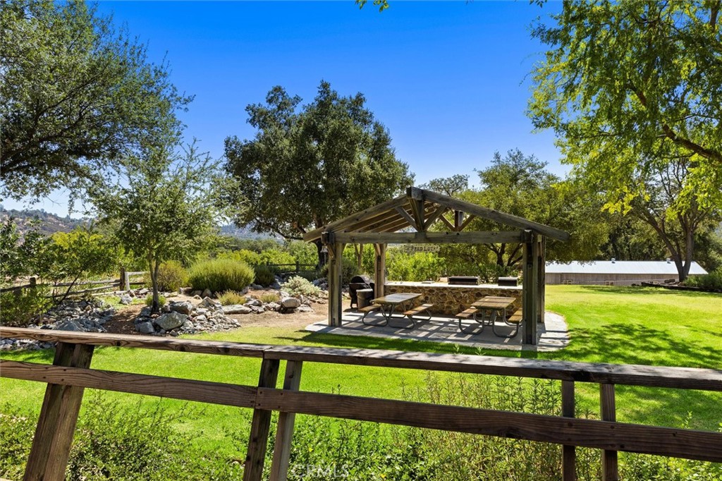 7172 Town Creek, Paso Robles, CA 93446