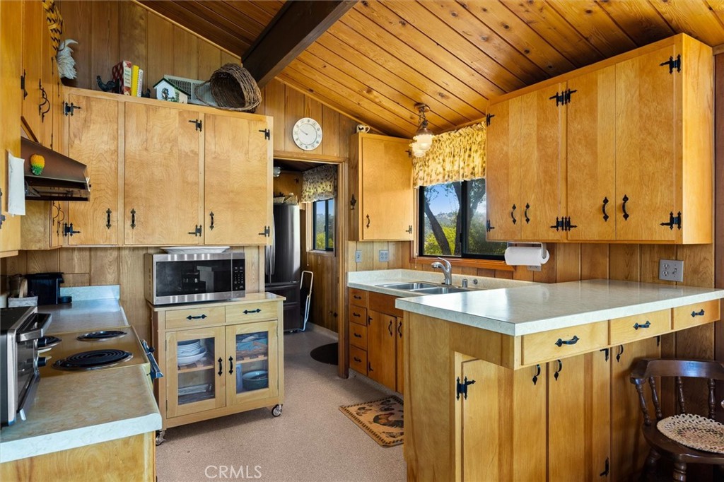 7172 Town Creek, Paso Robles, CA 93446