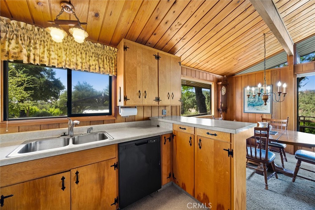 7172 Town Creek, Paso Robles, CA 93446