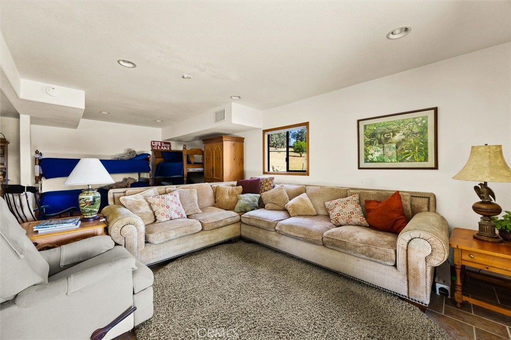 7172 Town Creek, Paso Robles, CA 93446