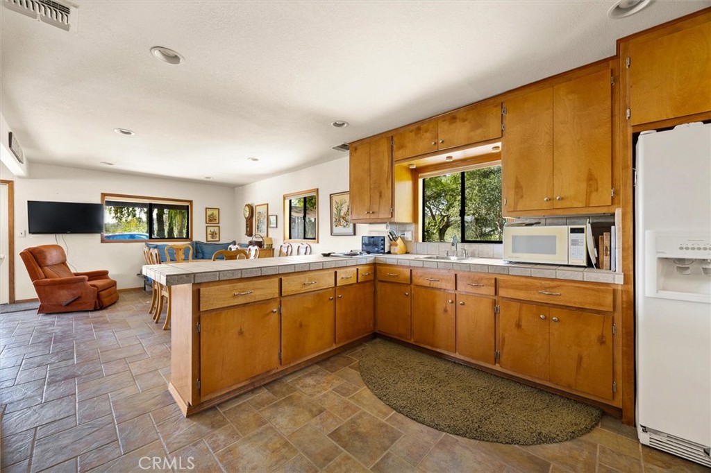 7172 Town Creek, Paso Robles, CA 93446