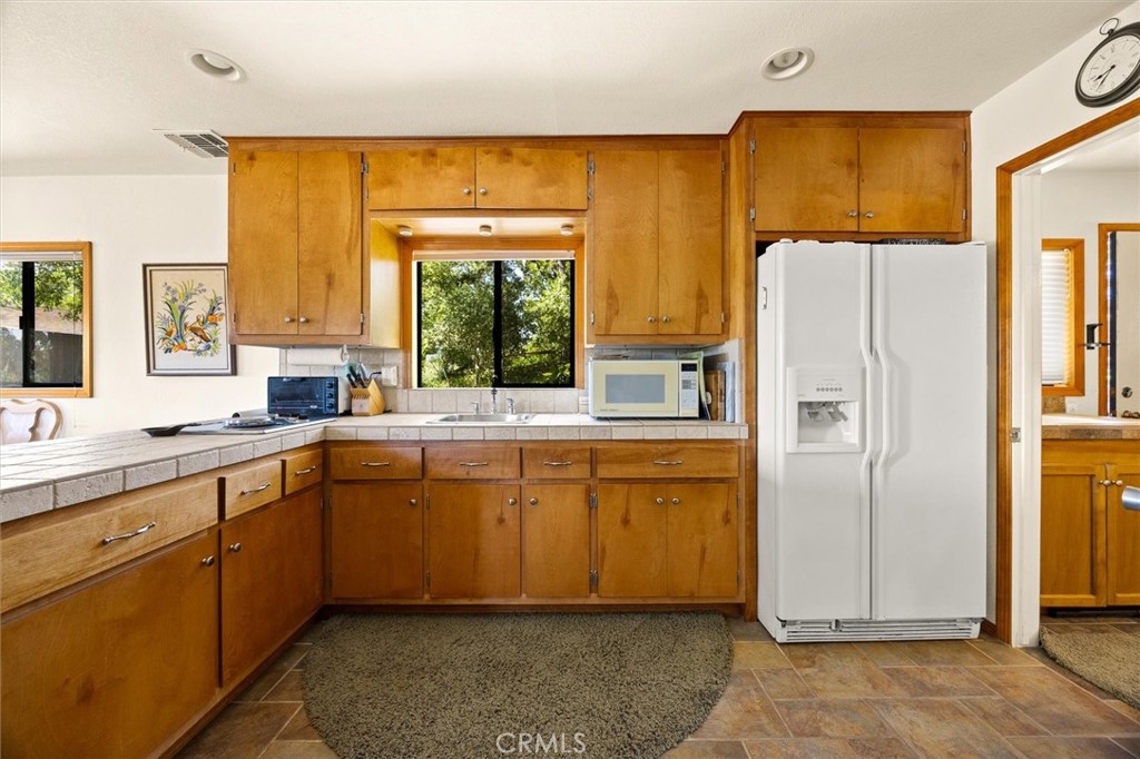 7172 Town Creek, Paso Robles, CA 93446