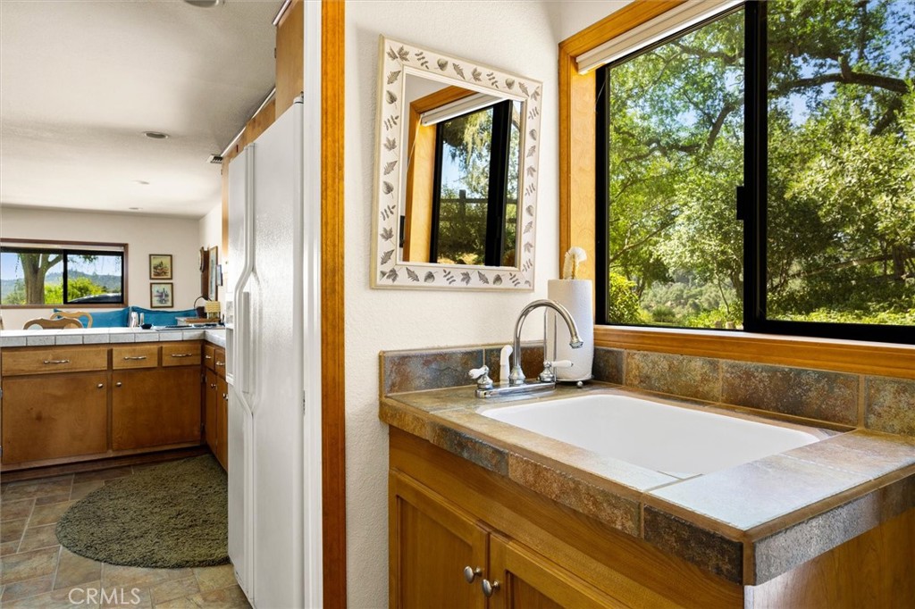 7172 Town Creek, Paso Robles, CA 93446