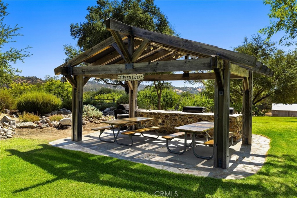 7172 Town Creek, Paso Robles, CA 93446