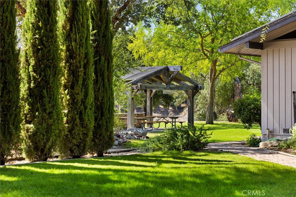 7172 Town Creek, Paso Robles, CA 93446
