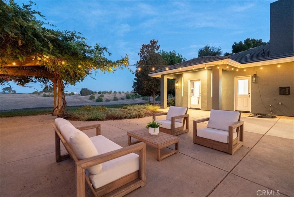 8495 Plane View, Paso Robles, CA 93446