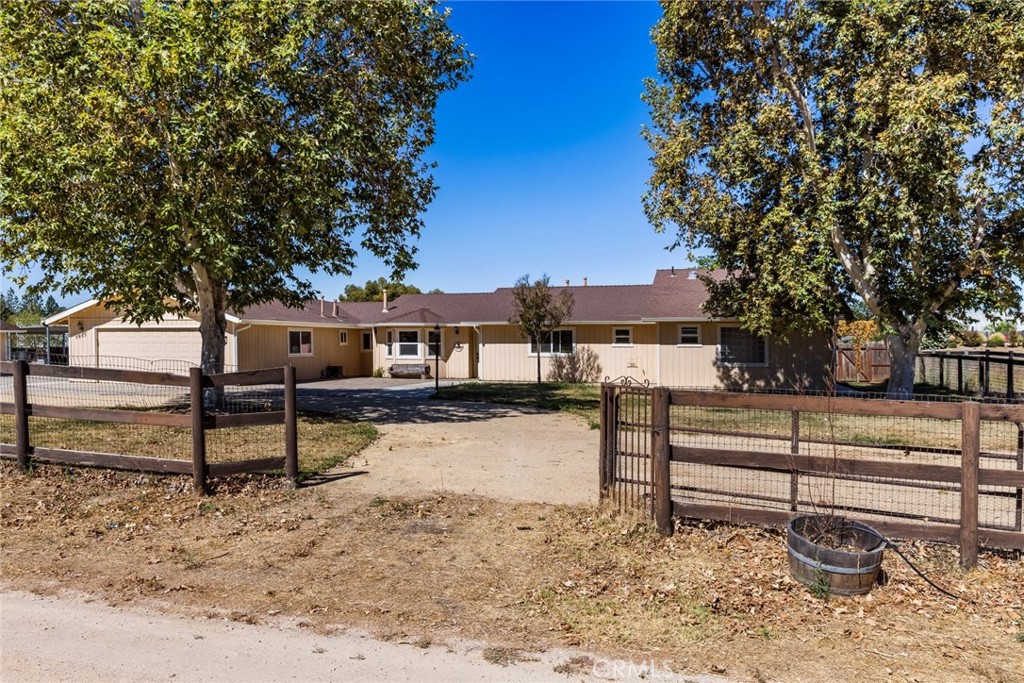 5955 Whispering Oak, Paso Robles, CA 93446