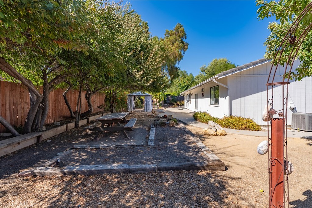 411 Palomino Lane, Paso Robles, CA 93446