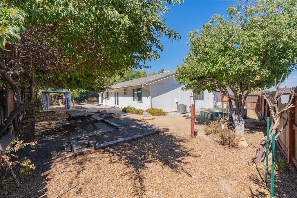 411 Palomino Lane, Paso Robles, CA 93446