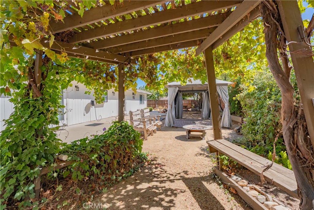 411 Palomino Lane, Paso Robles, CA 93446