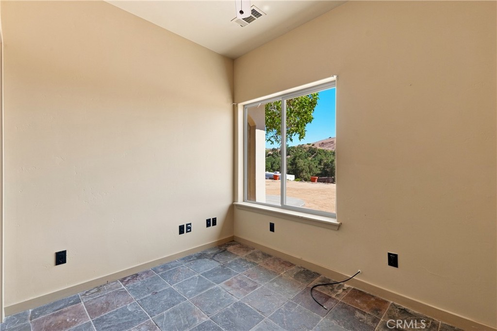 255 Narnia Rd, Paso Robles, CA 93446