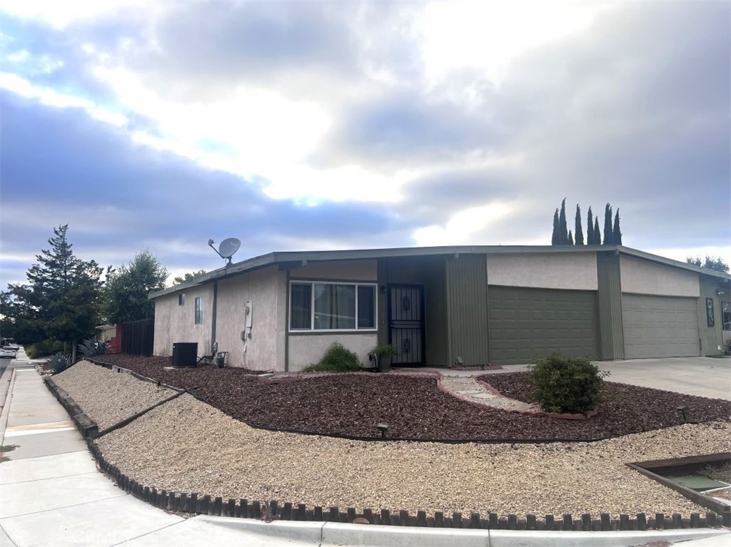 1841 Lark Ellen Dr, Paso Robles, CA 93446