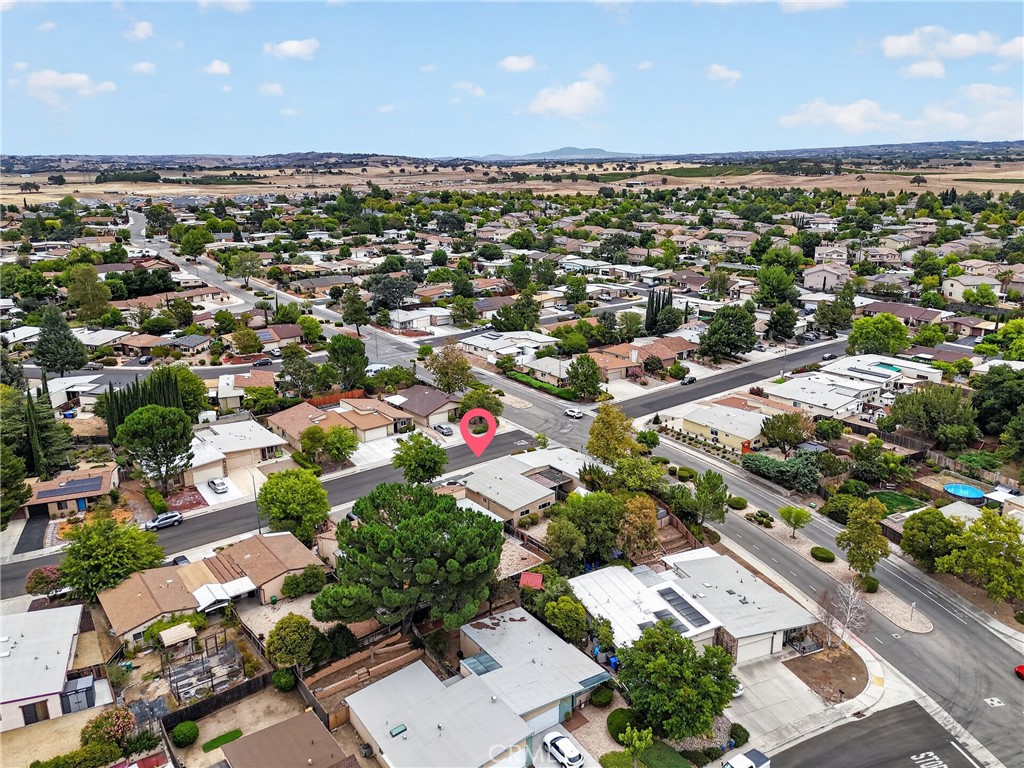 1745 Kings, Paso Robles, CA 93446