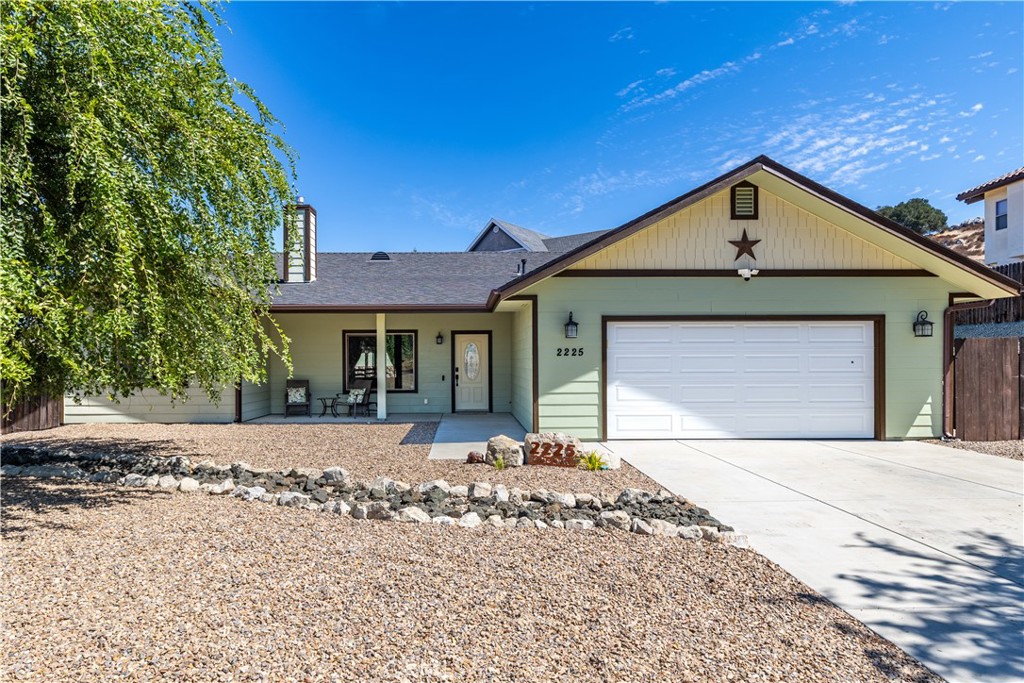 2225 Holly Dr, Paso Robles, CA 93446
