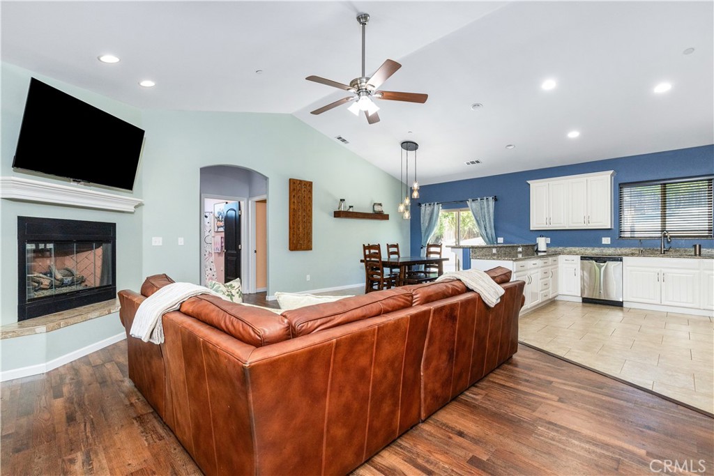 2225 Holly Dr, Paso Robles, CA 93446