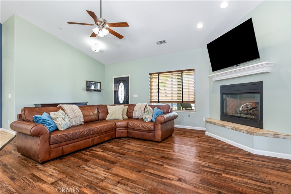 2225 Holly Dr, Paso Robles, CA 93446