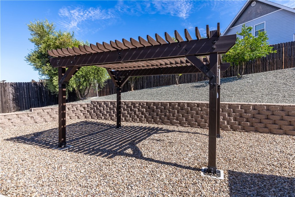 2225 Holly Dr, Paso Robles, CA 93446