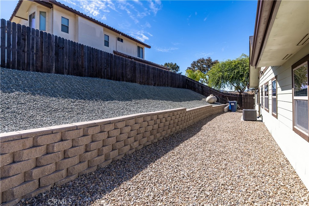 2225 Holly Dr, Paso Robles, CA 93446