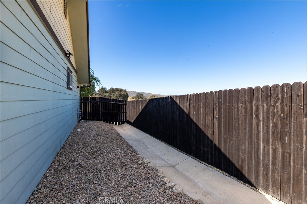2225 Holly Dr, Paso Robles, CA 93446
