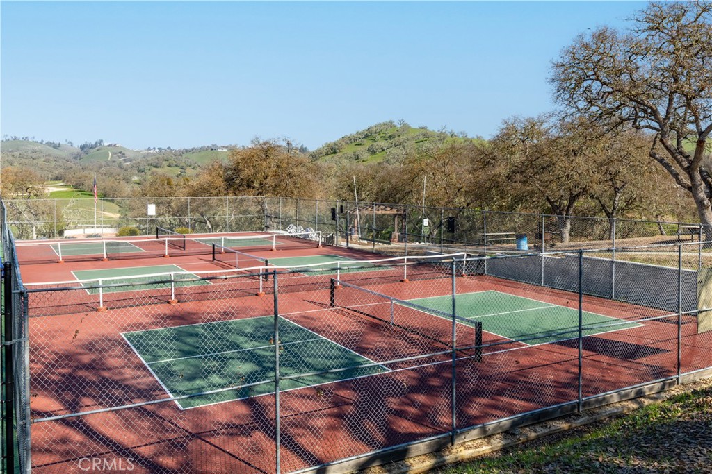 2225 Holly Dr, Paso Robles, CA 93446