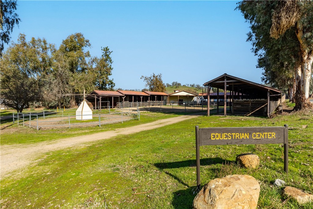 2225 Holly Dr, Paso Robles, CA 93446