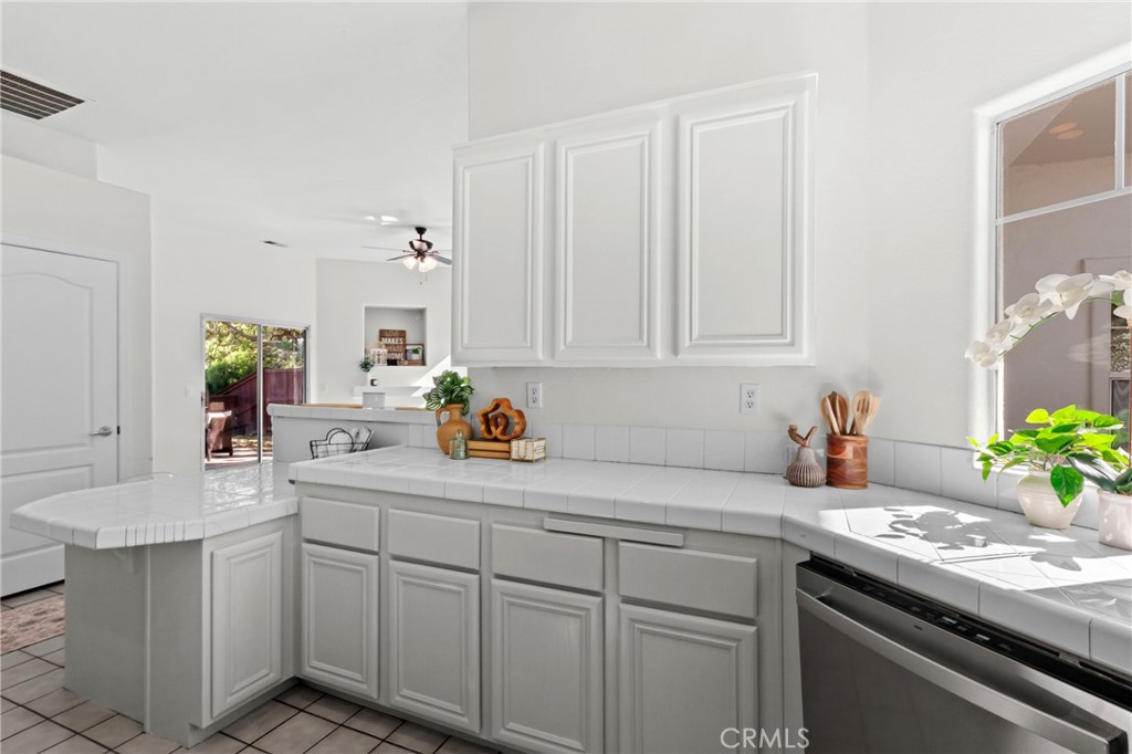 1214 Shadow Meadow, Paso Robles, CA 93446