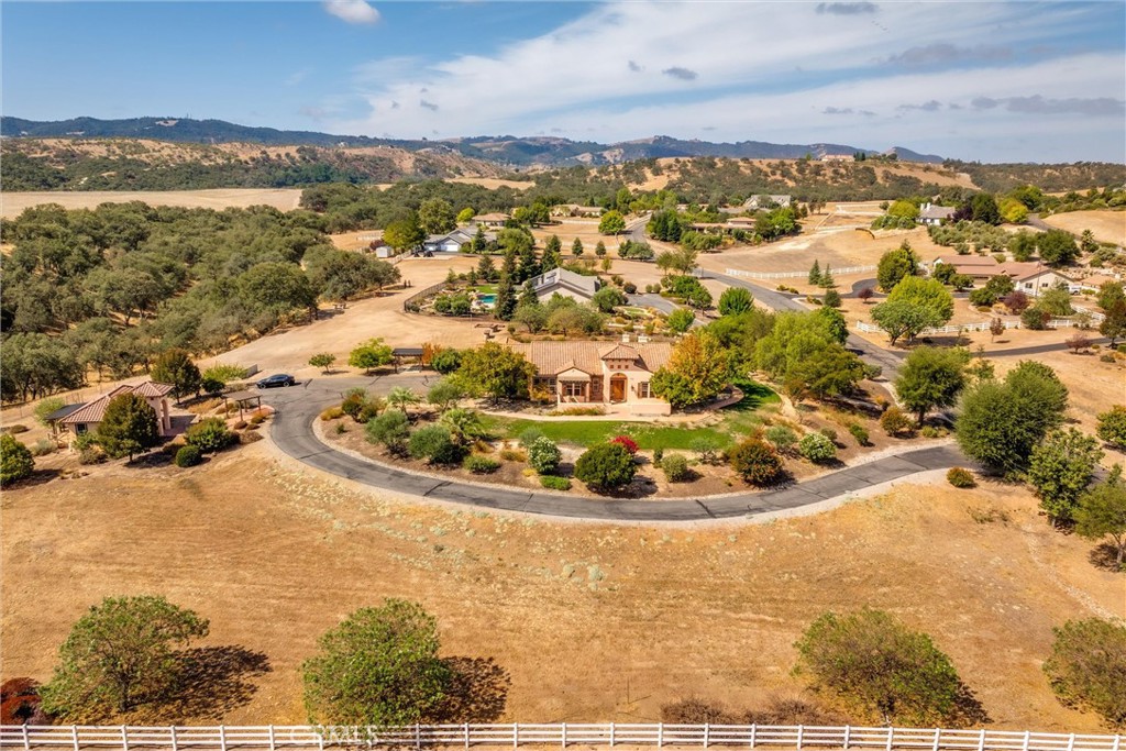 155 Via Del Salinas, Paso Robles, CA 93446
