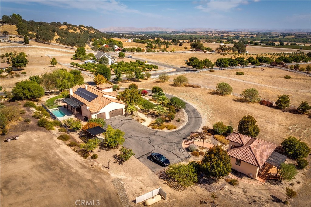 155 Via Del Salinas, Paso Robles, CA 93446