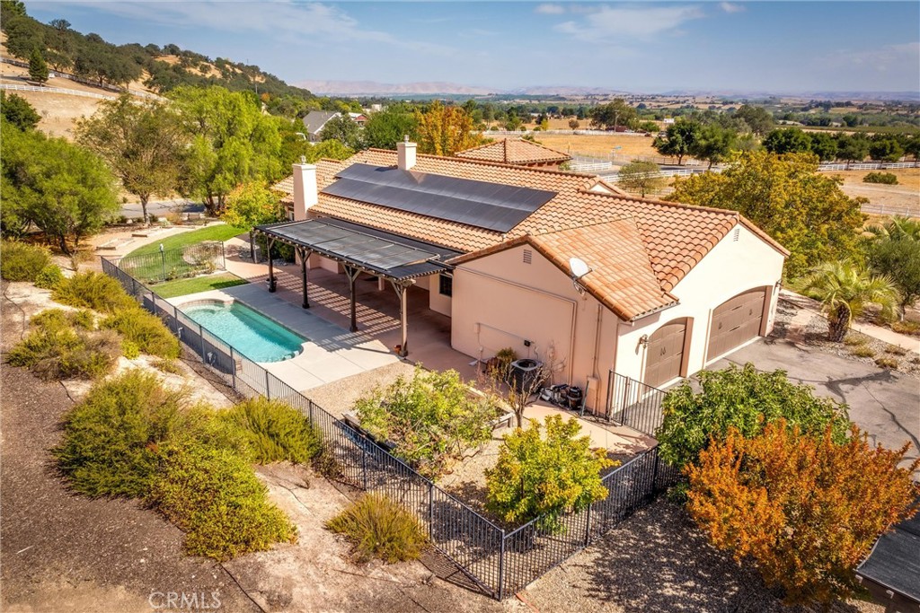 155 Via Del Salinas, Paso Robles, CA 93446