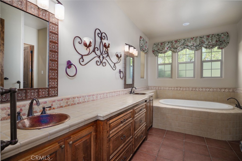 155 Via Del Salinas, Paso Robles, CA 93446
