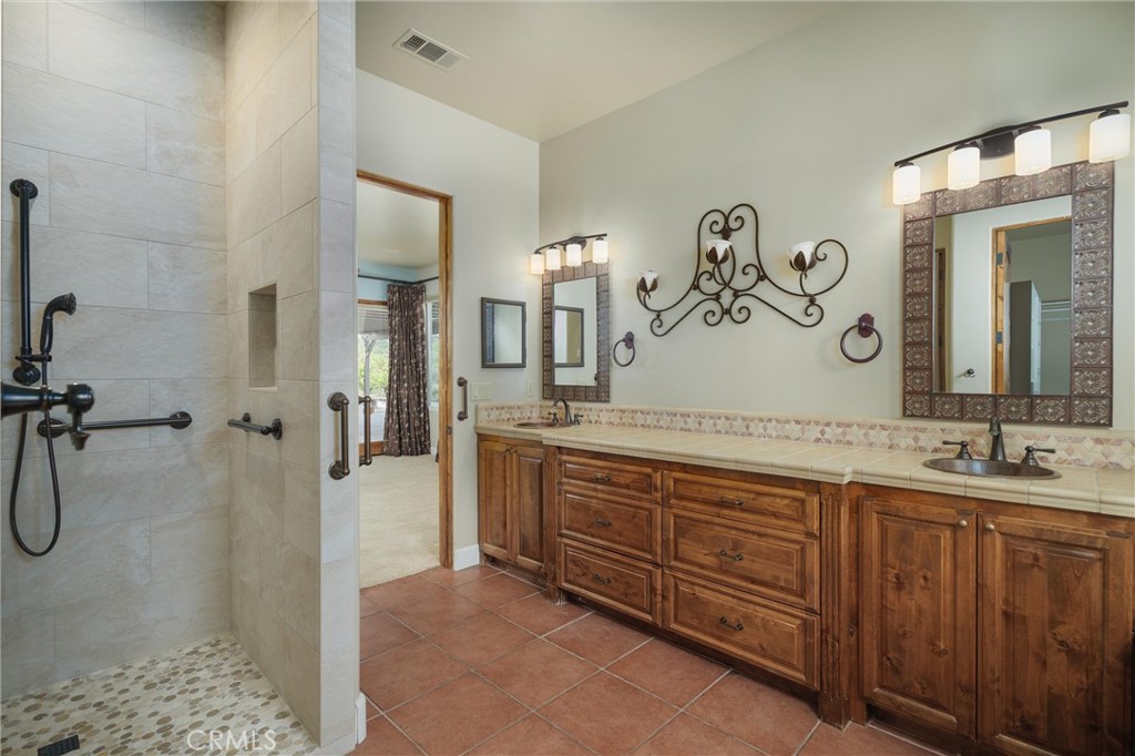 155 Via Del Salinas, Paso Robles, CA 93446