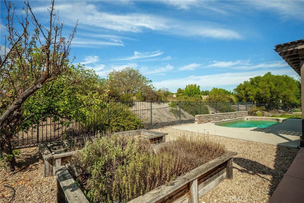 155 Via Del Salinas, Paso Robles, CA 93446