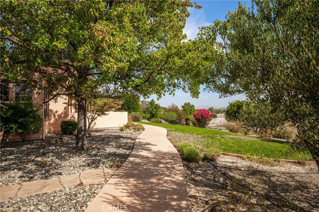 155 Via Del Salinas, Paso Robles, CA 93446