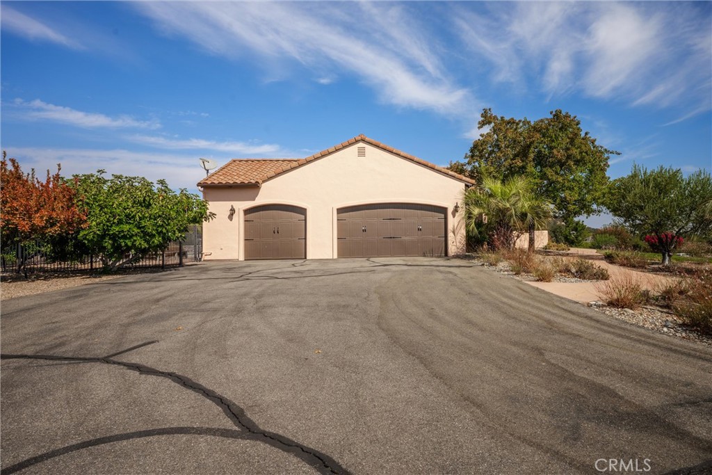 155 Via Del Salinas, Paso Robles, CA 93446