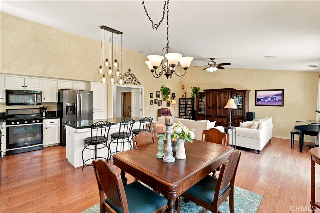 25 Rainbow Ct, Templeton, CA 93465